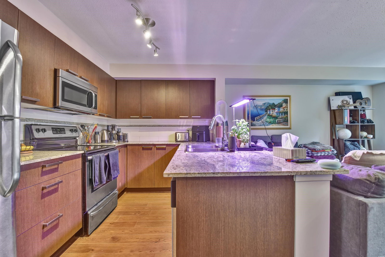 Listing Image 6