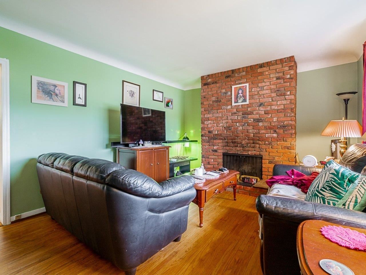 Listing Image 4