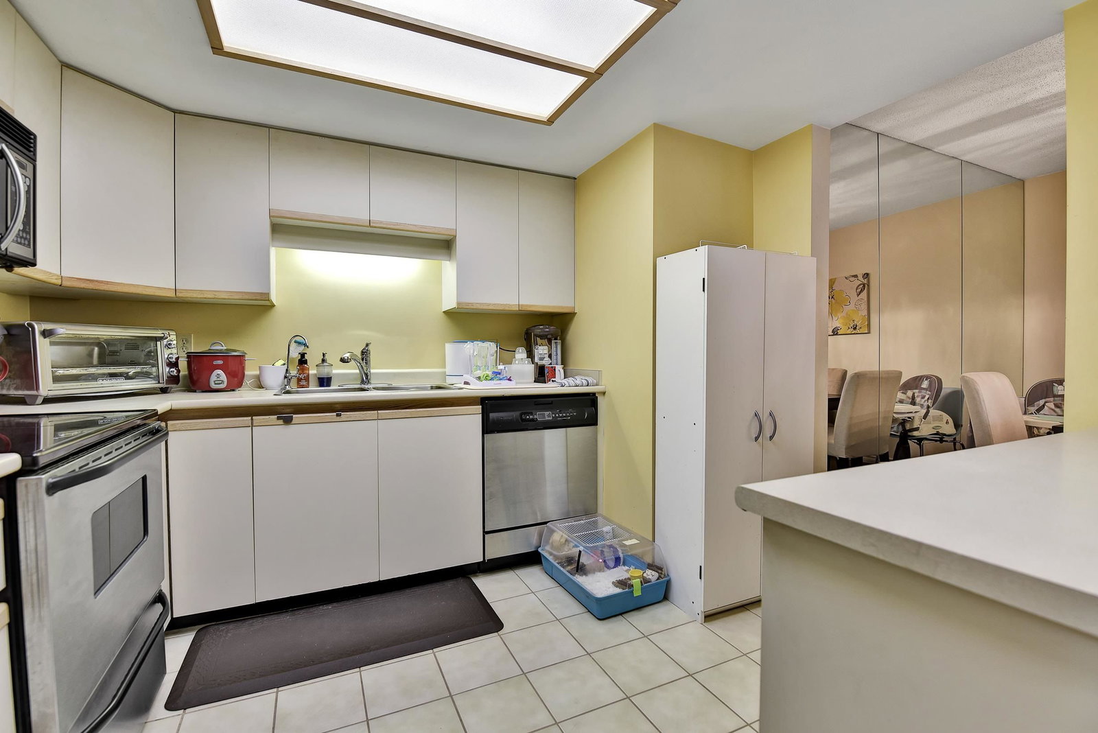 Listing Image 5