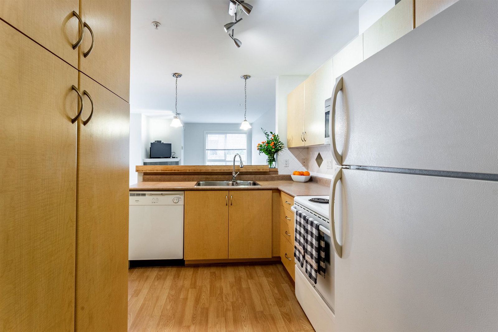 Listing Image 16