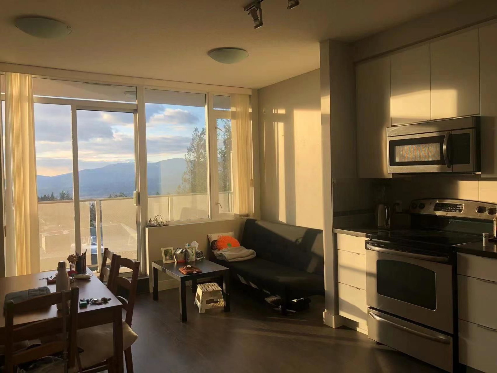 Listing Image 6