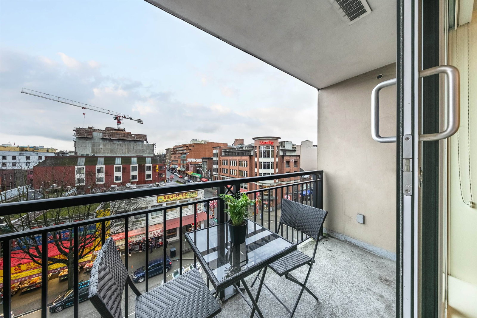 Listing Image 12