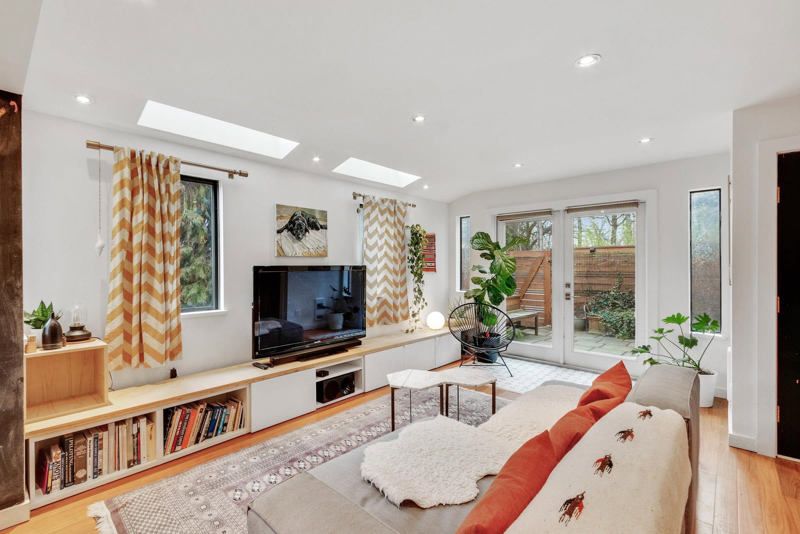 Listing Image 1