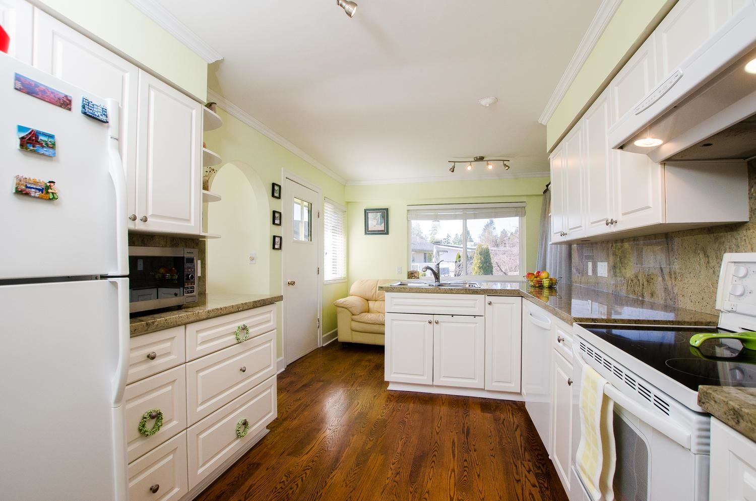 Listing Image 11