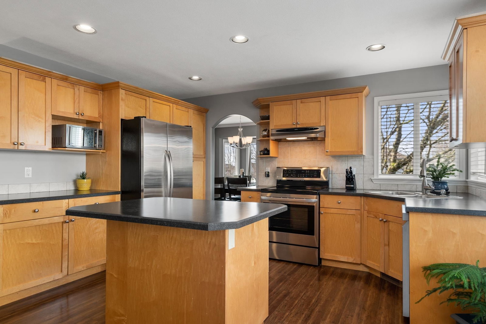 Listing Image 12