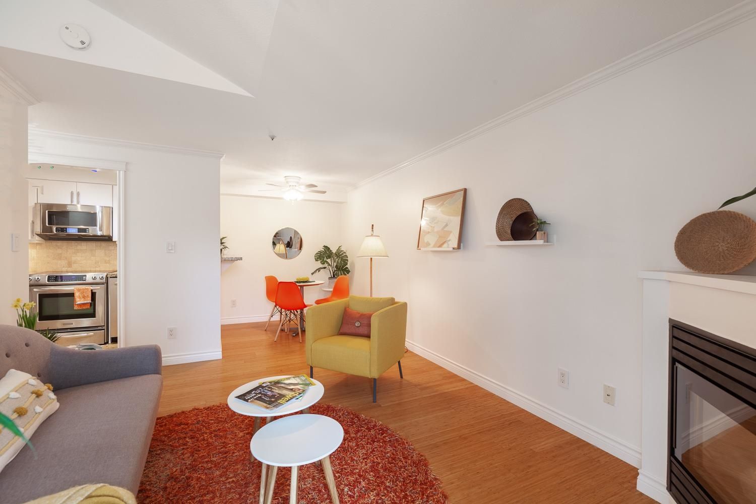 Listing Image 4