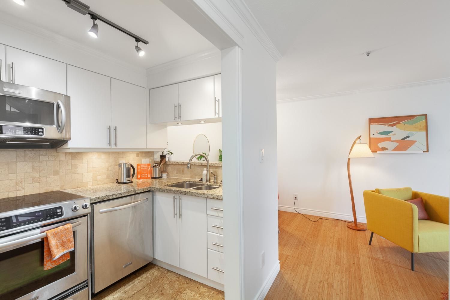 Listing Image 9