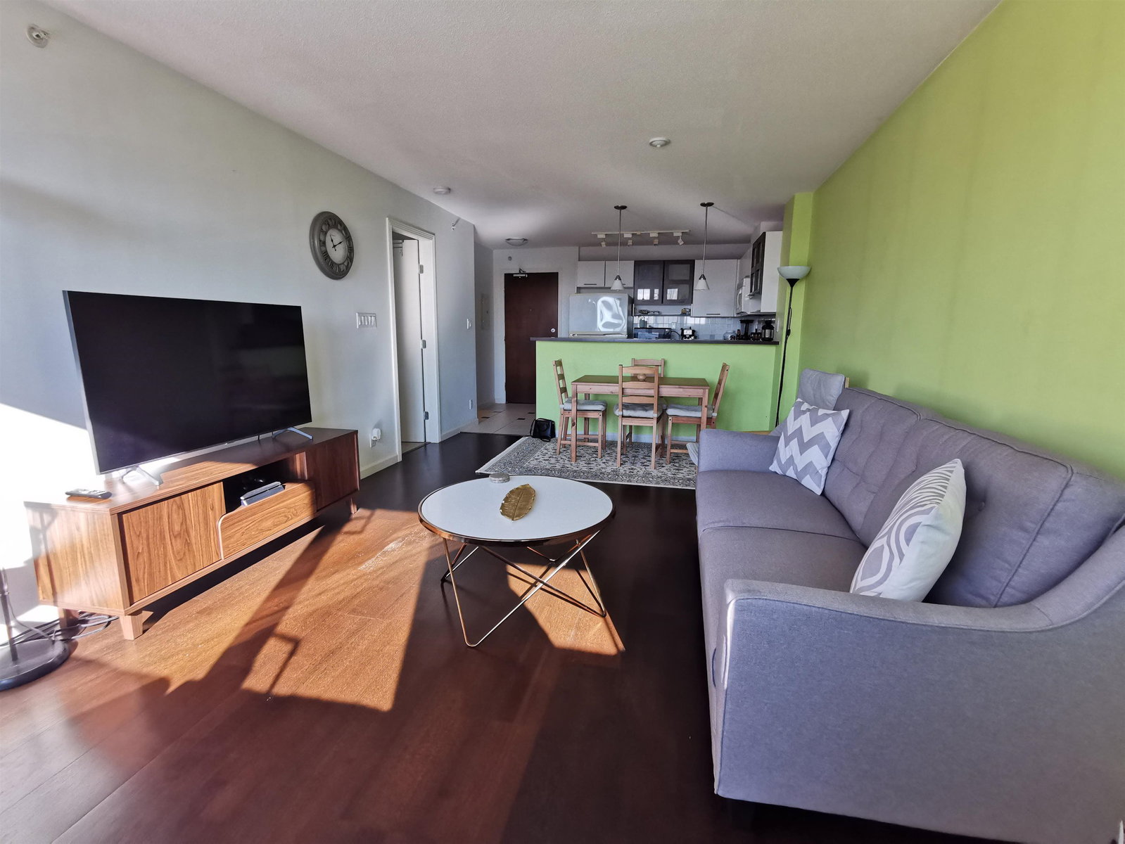Listing Image 4