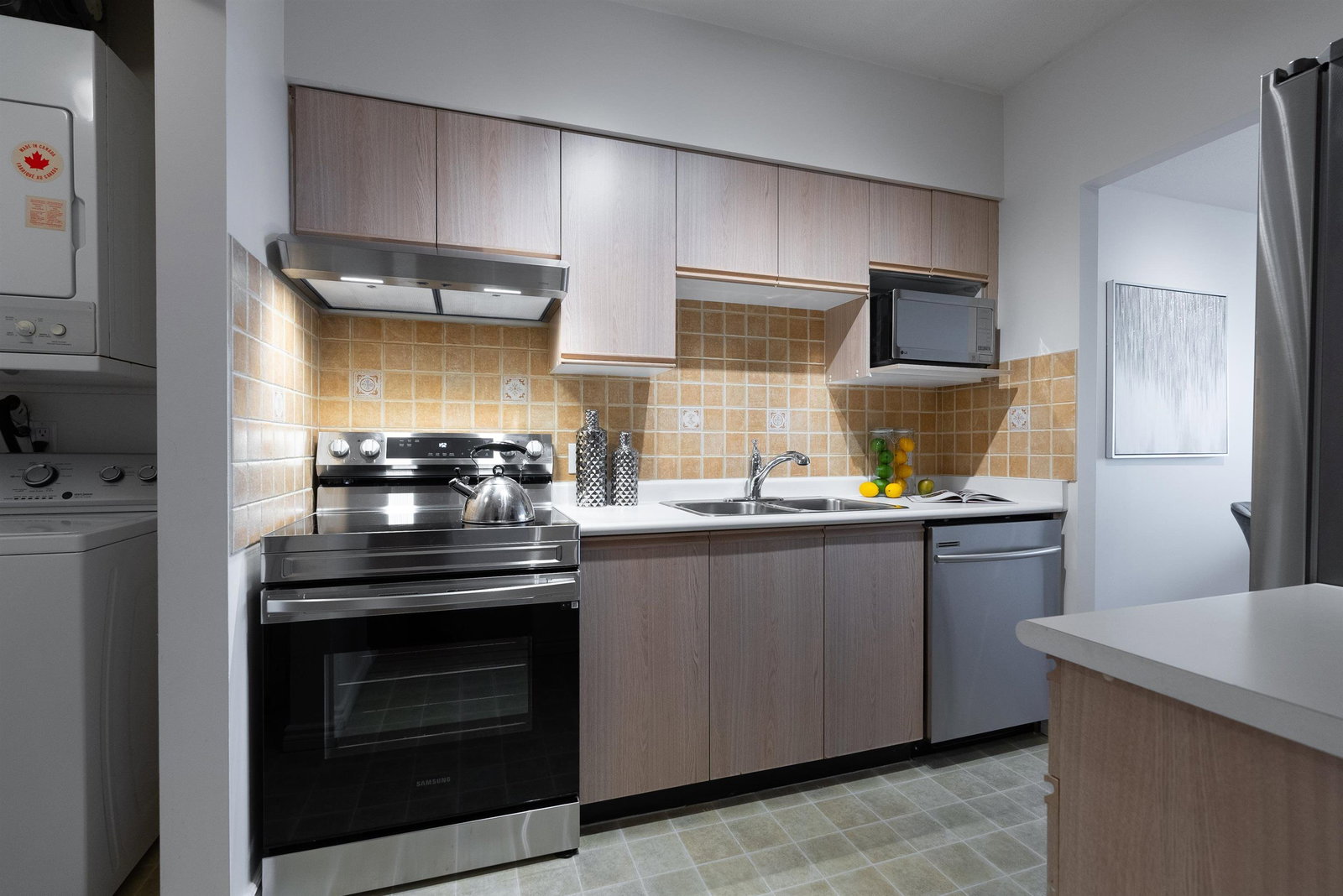 Listing Image 10