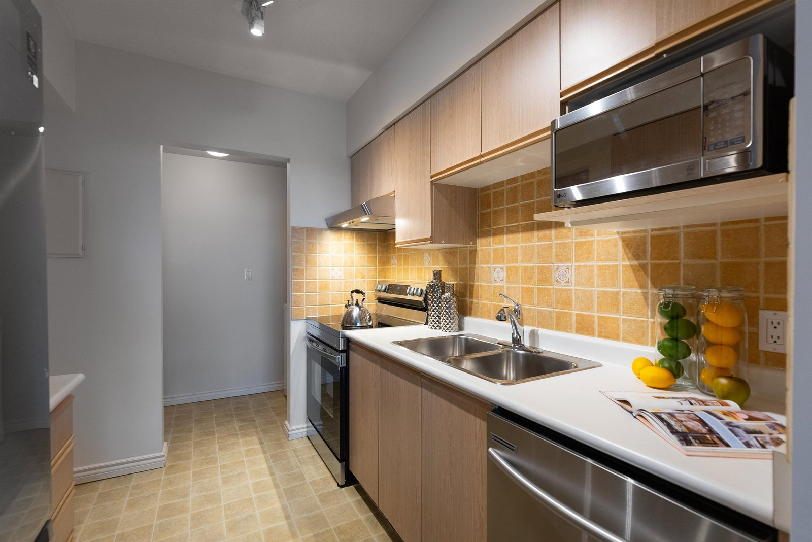 Listing Image 12