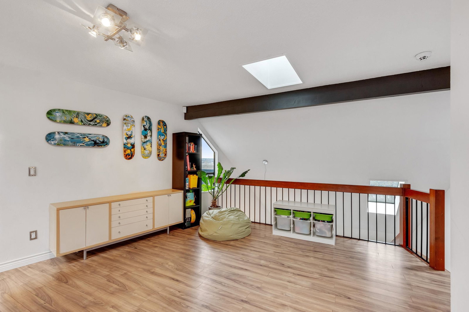 Listing Image 16