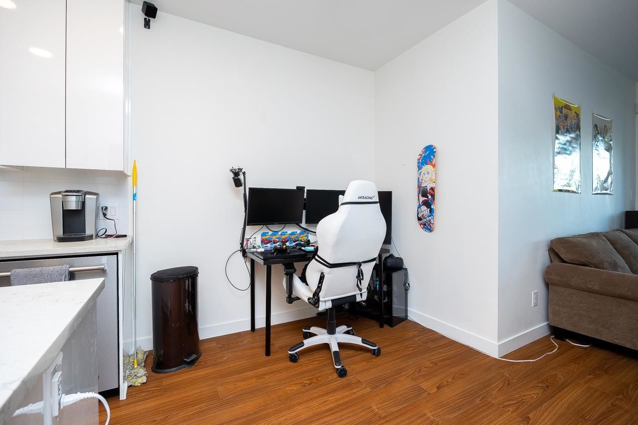 Listing Image 5