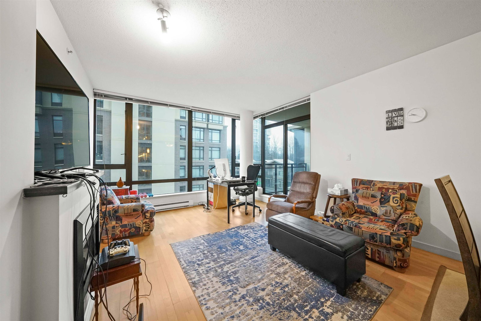 Listing Image 8