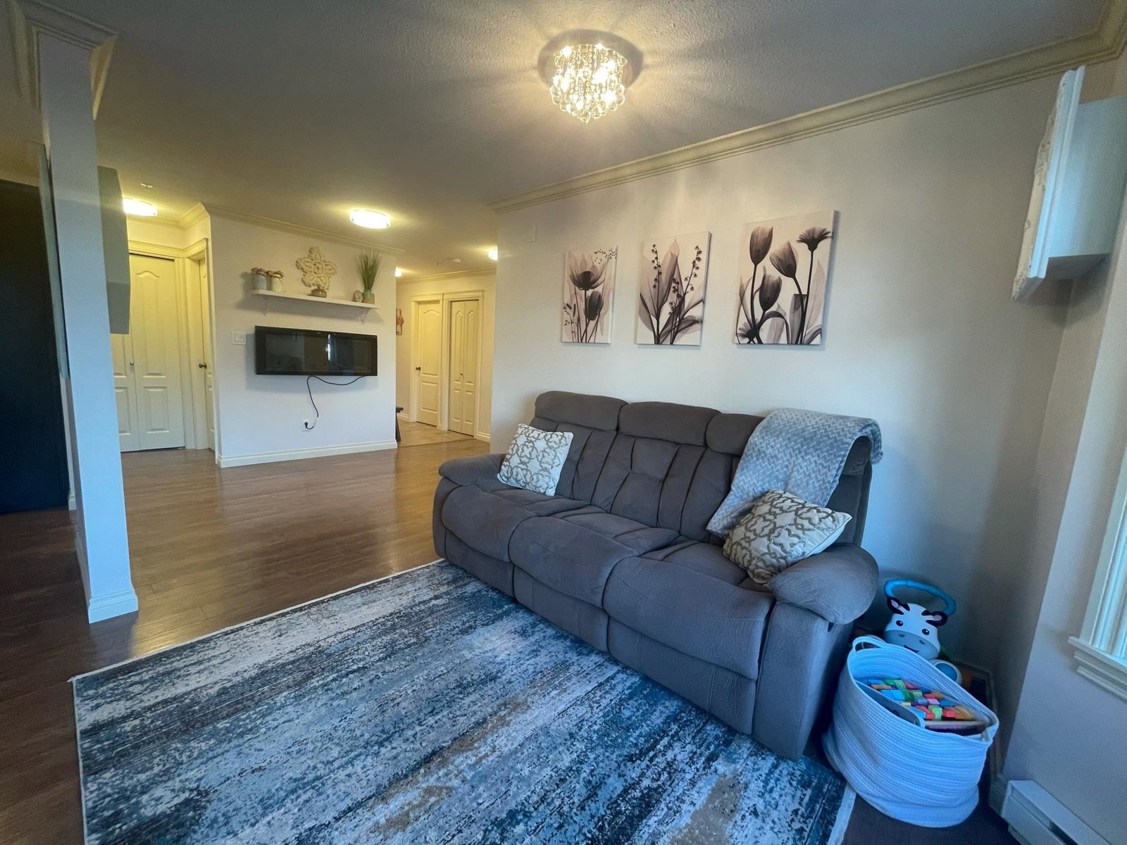 Listing Image 5