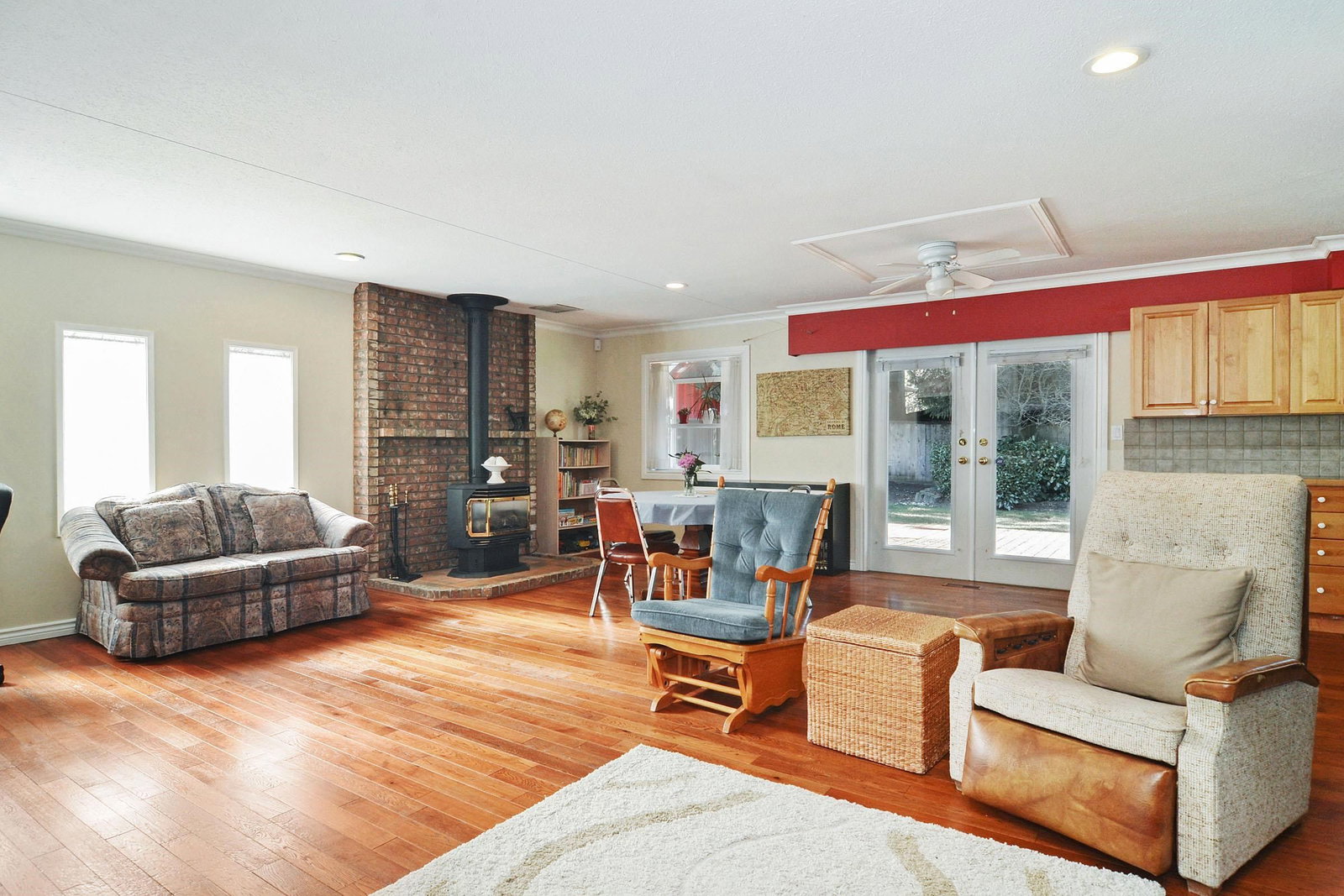 Listing Image 12