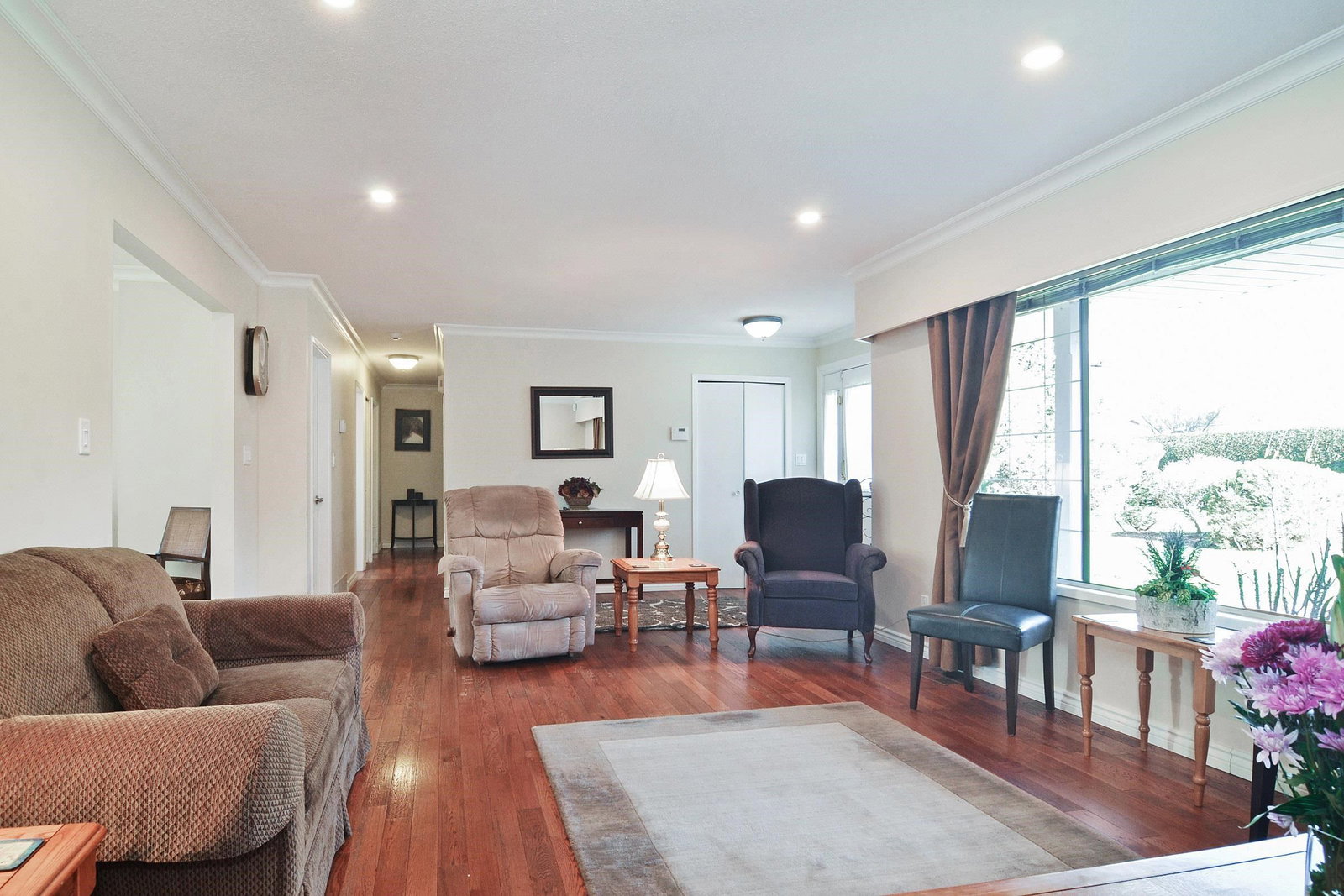 Listing Image 5