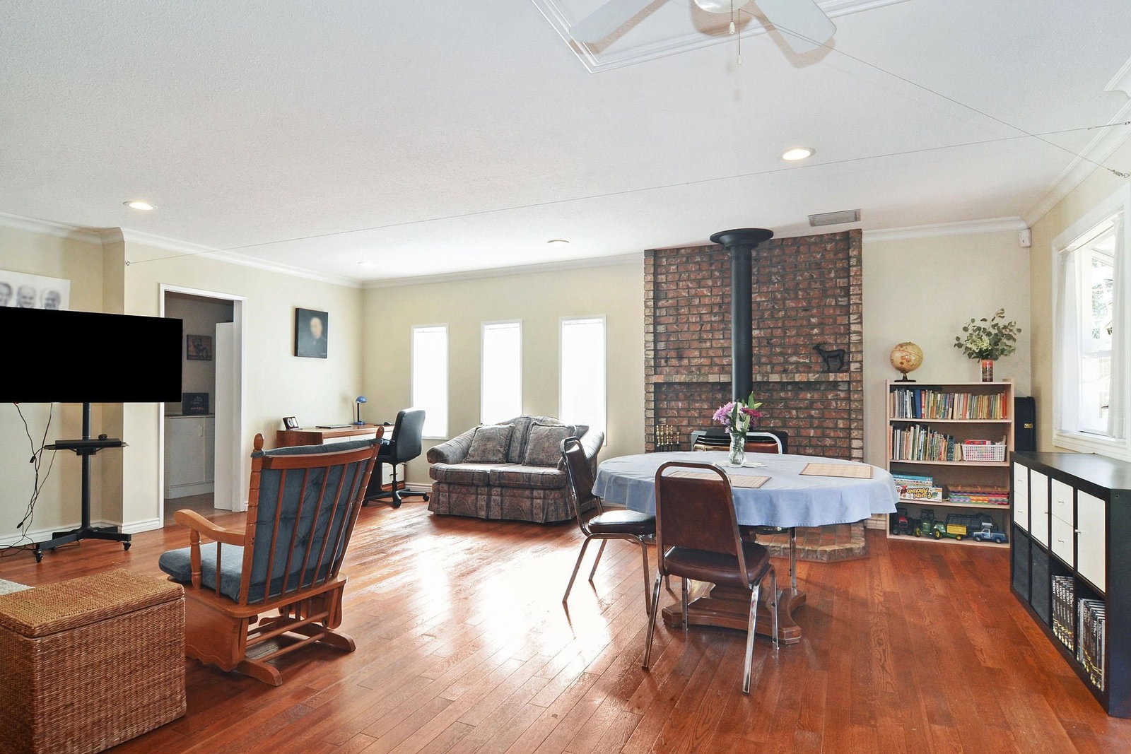 Listing Image 9