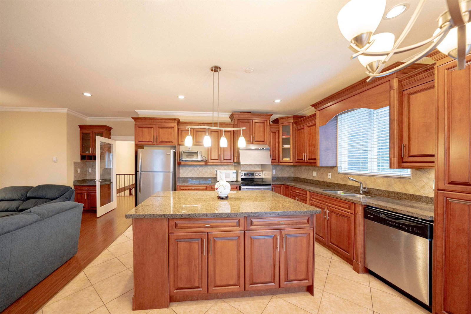 Listing Image 11