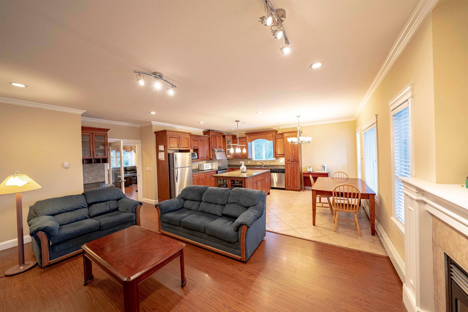Listing Image 6