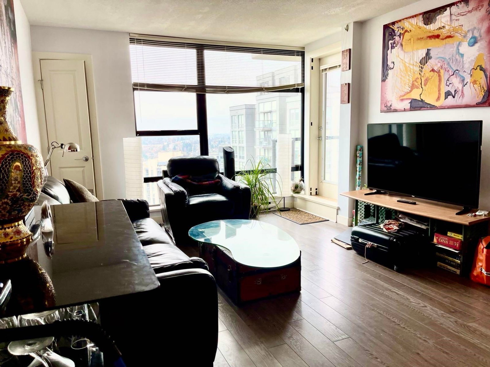 Listing Image 4