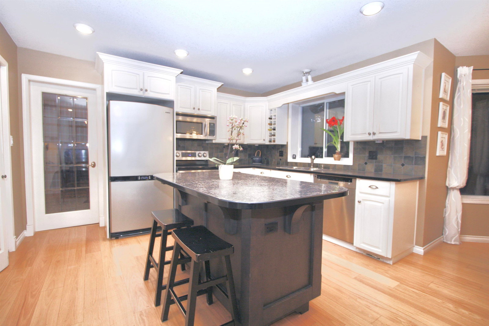 Listing Image 8