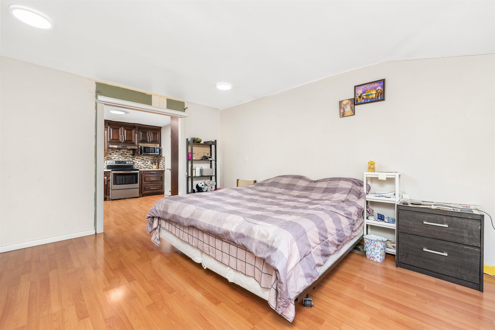 Listing Image 16