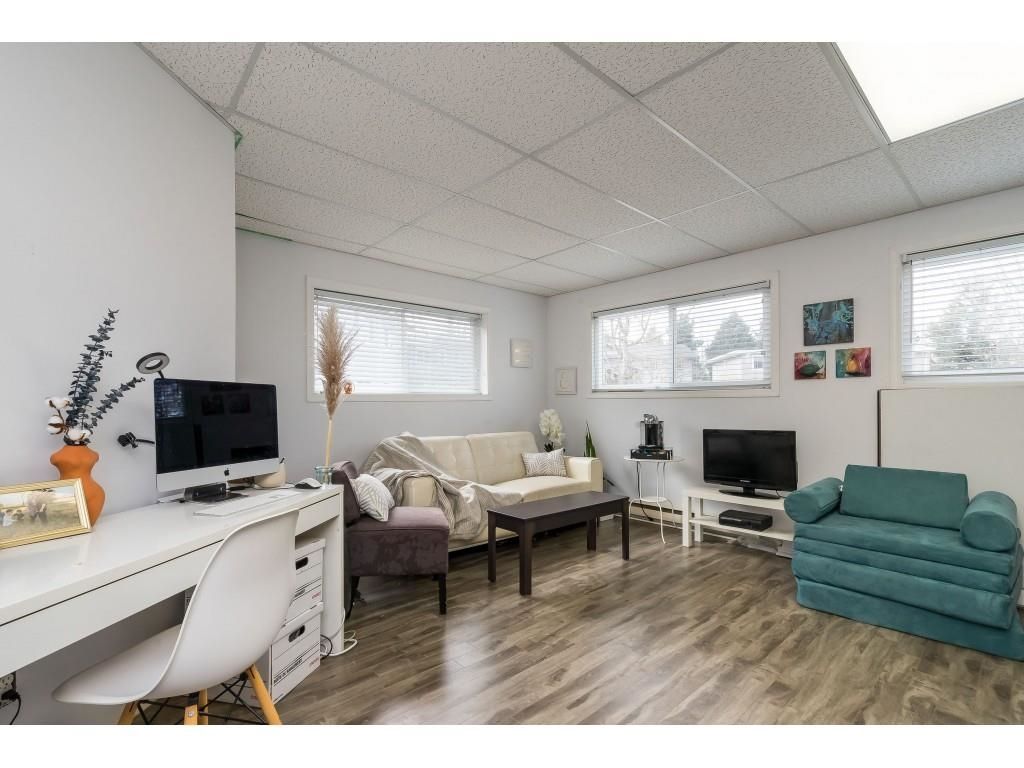 Listing Image 5