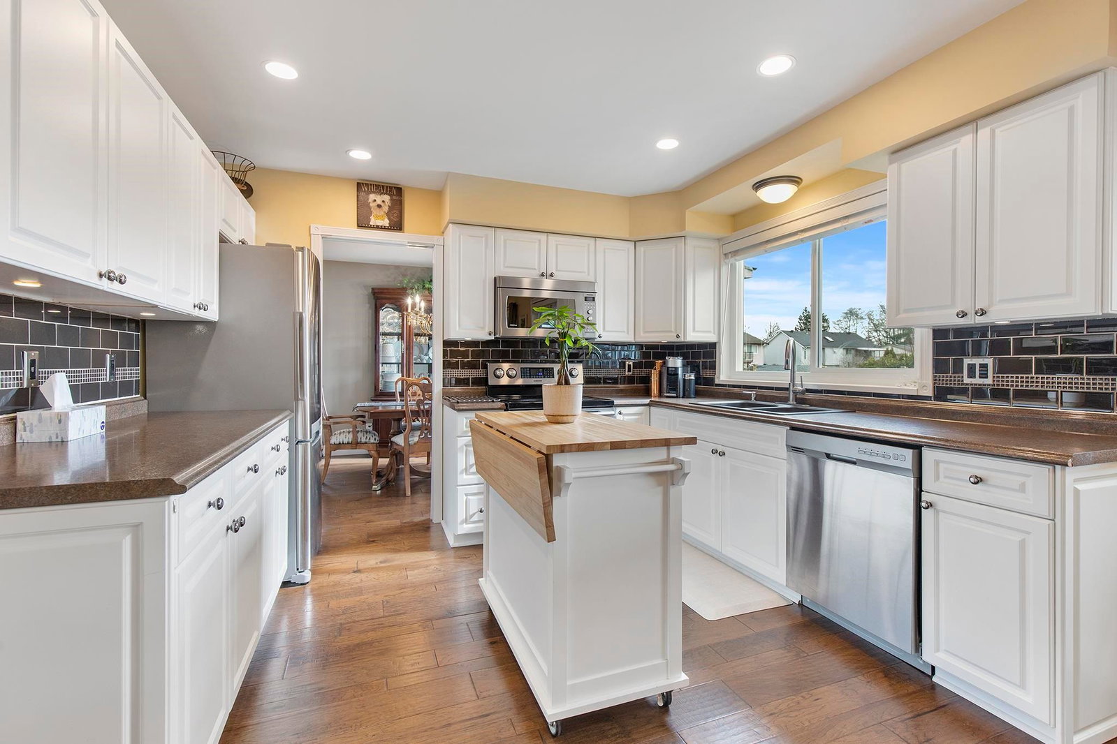 Listing Image 12