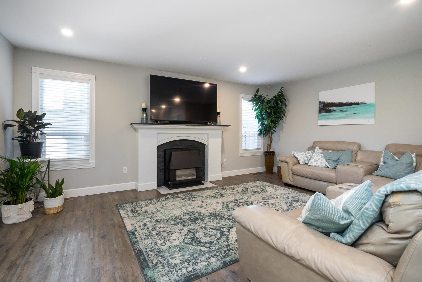 Listing Image 12