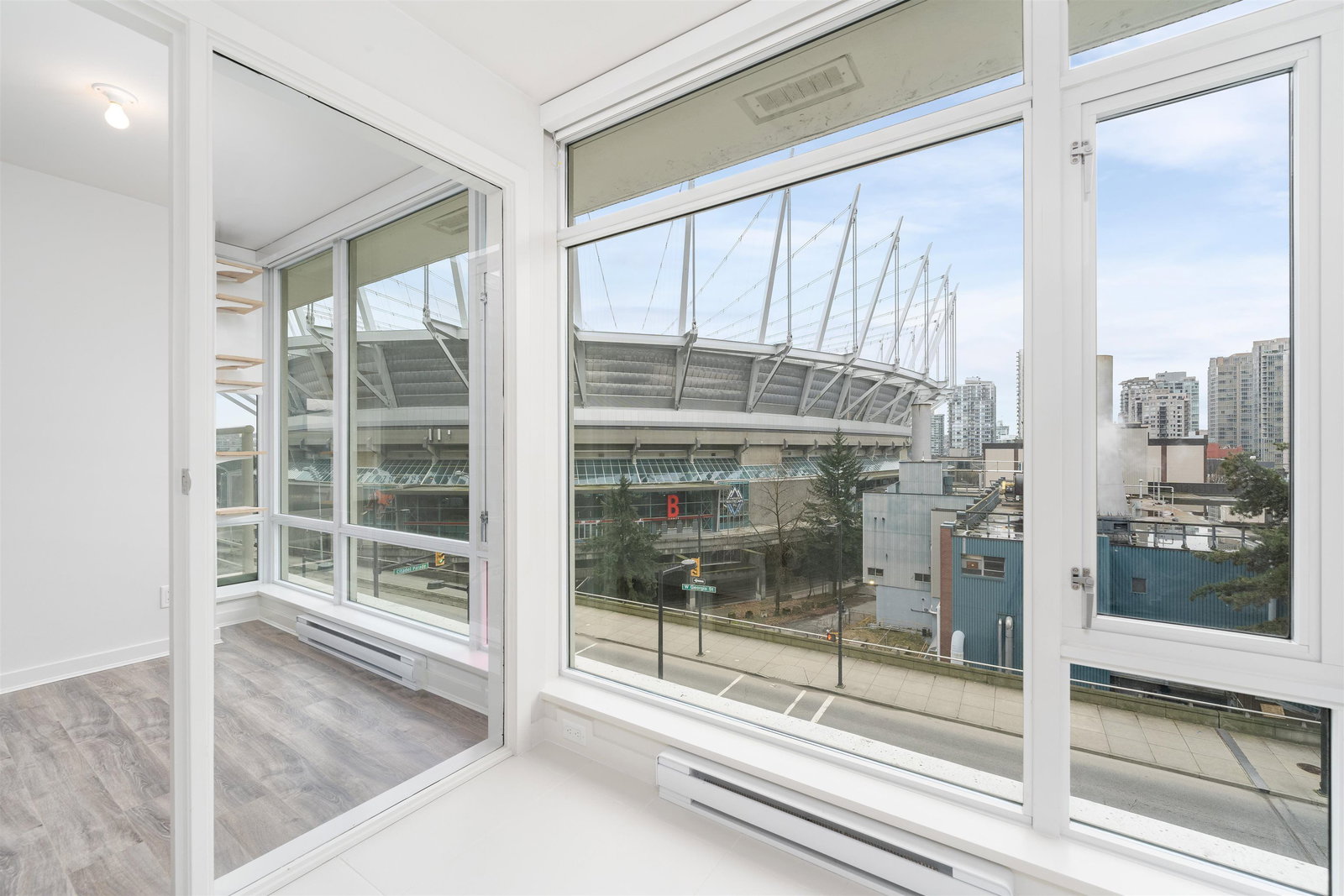 Listing Image 12