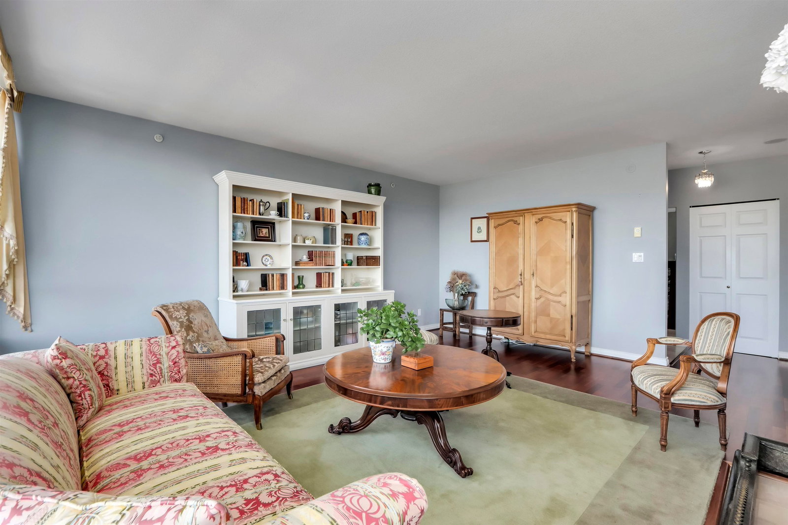 Listing Image 7