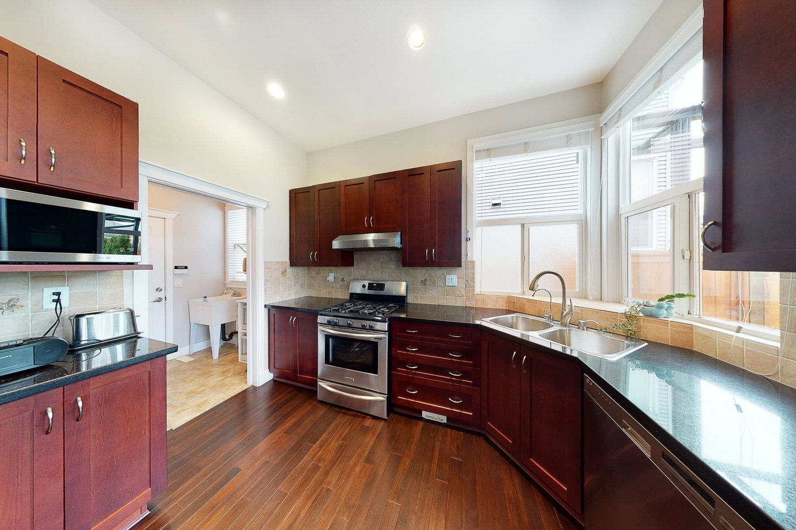 Listing Image 10