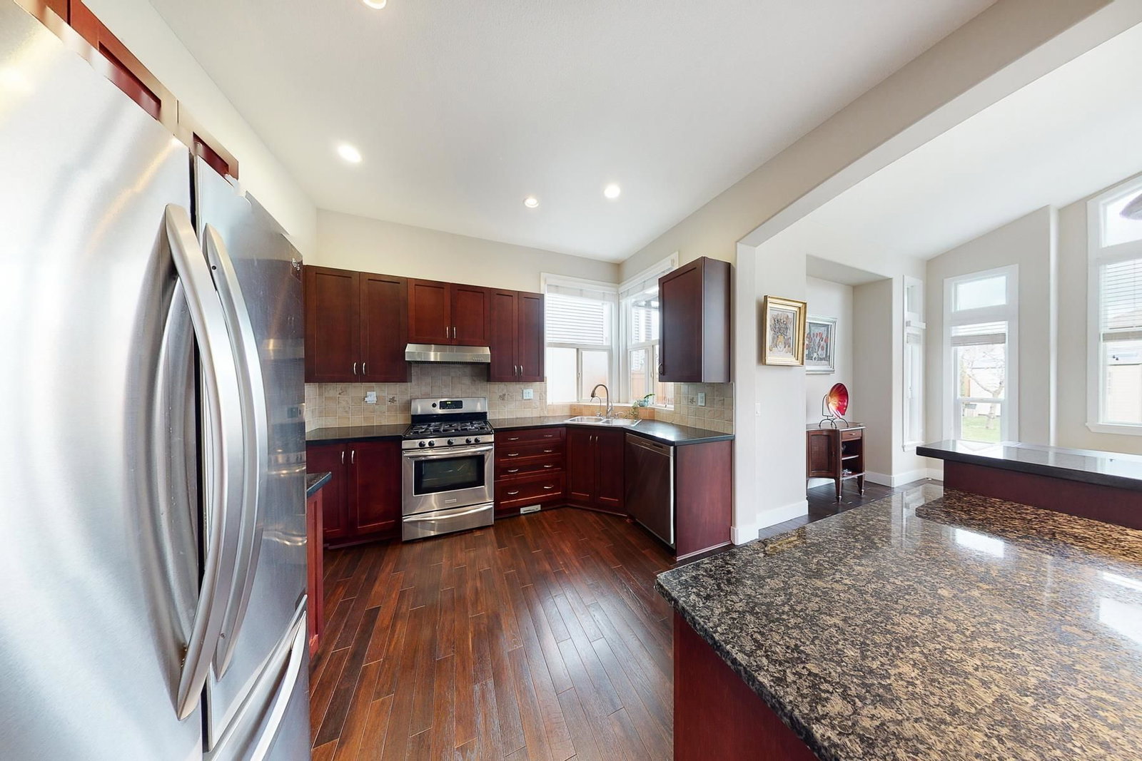 Listing Image 9