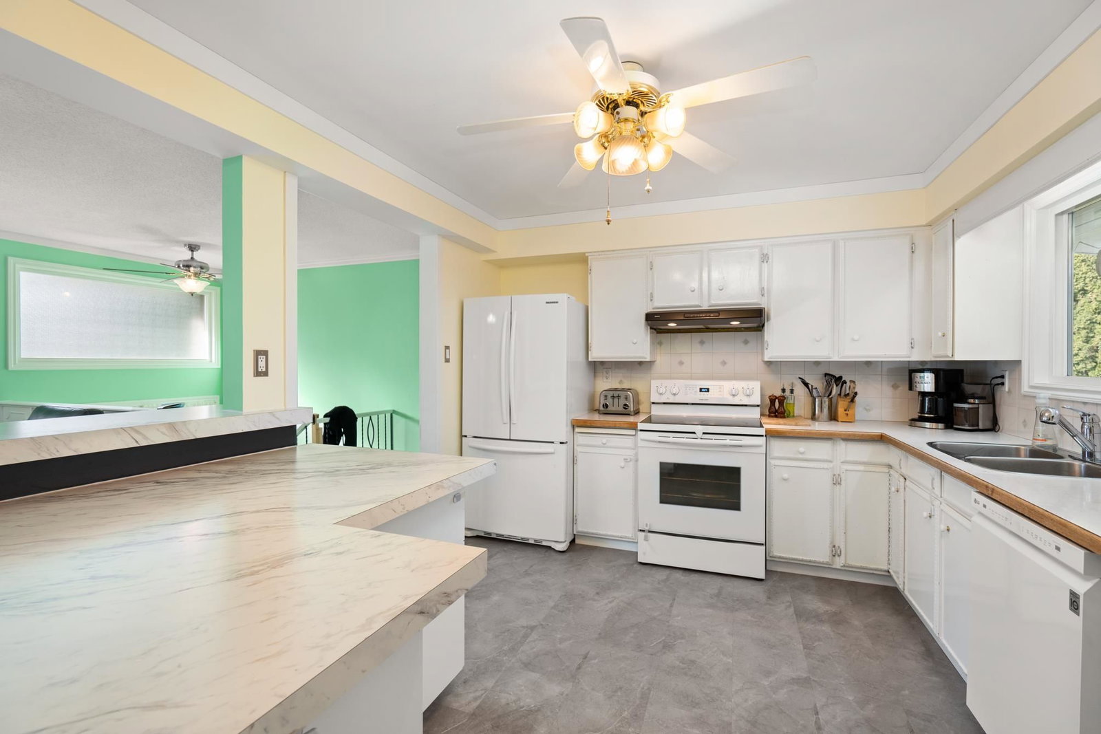Listing Image 11