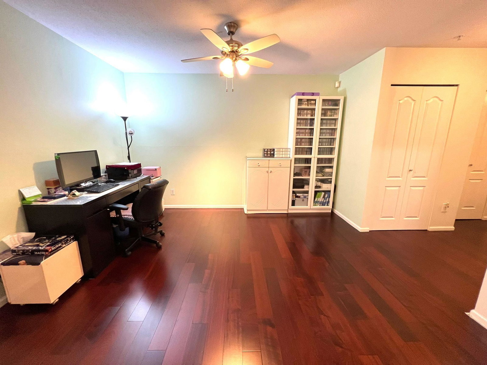 Listing Image 12
