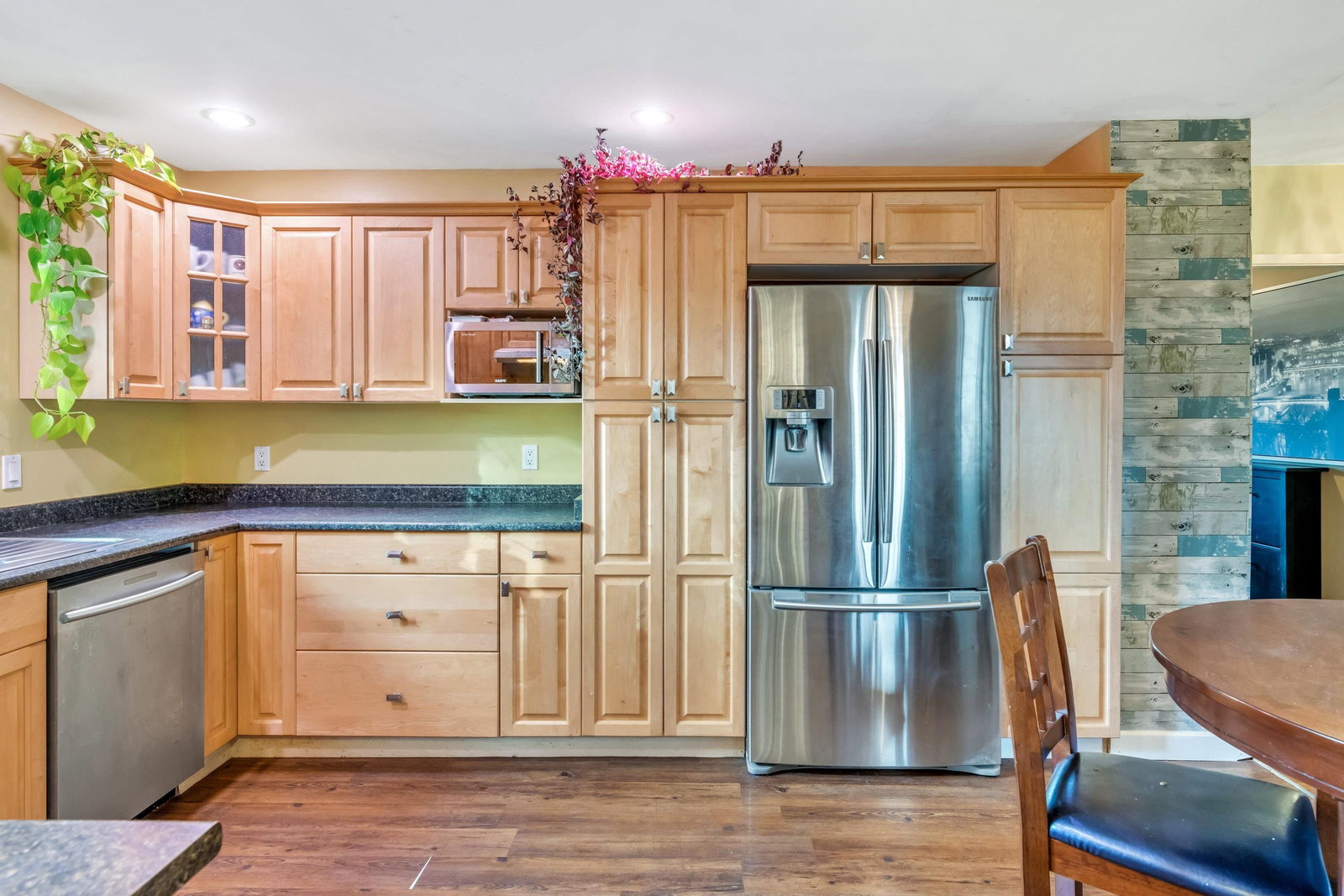 Listing Image 11