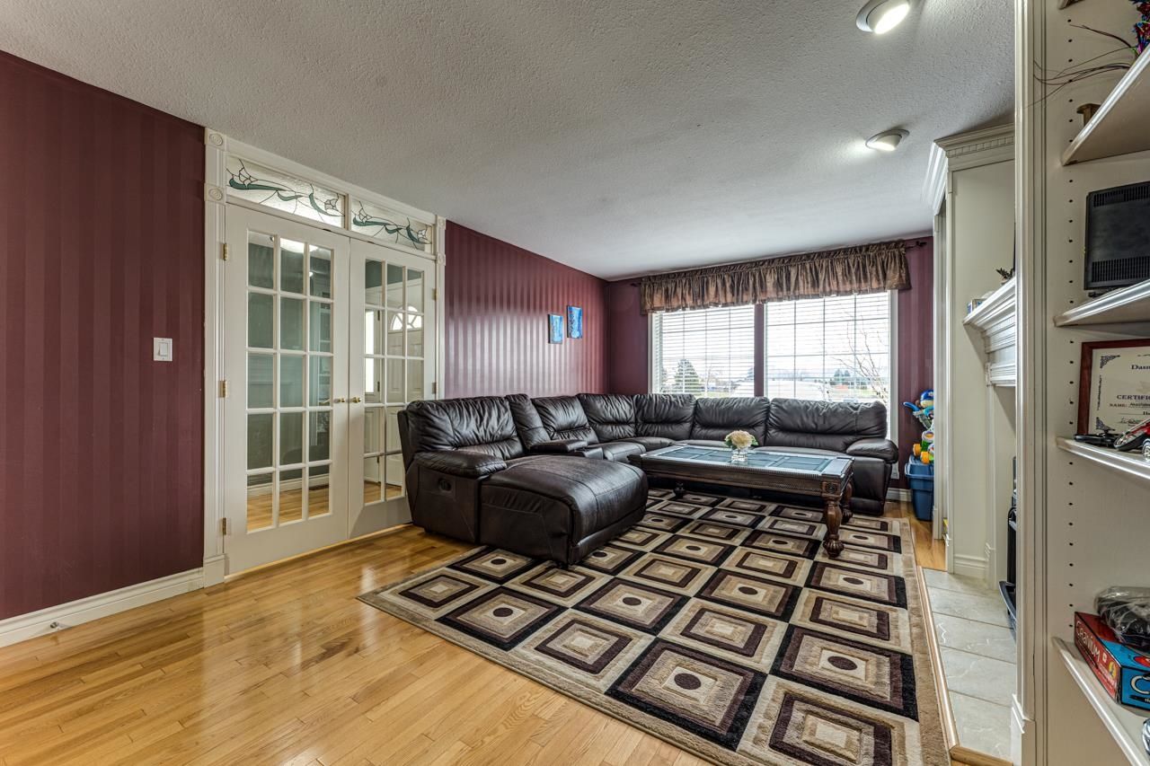 Listing Image 4