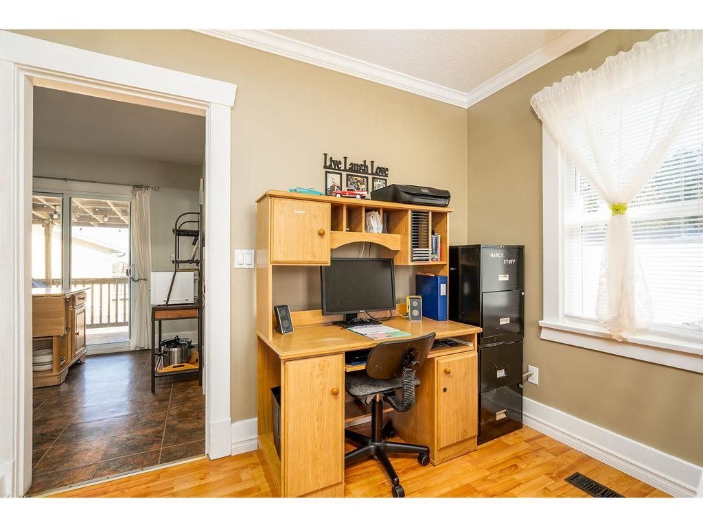 Listing Image 8