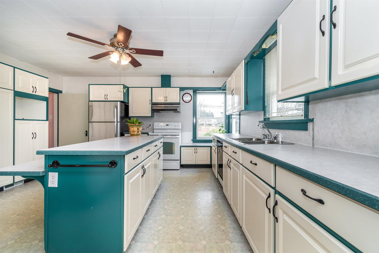 Listing Image 6