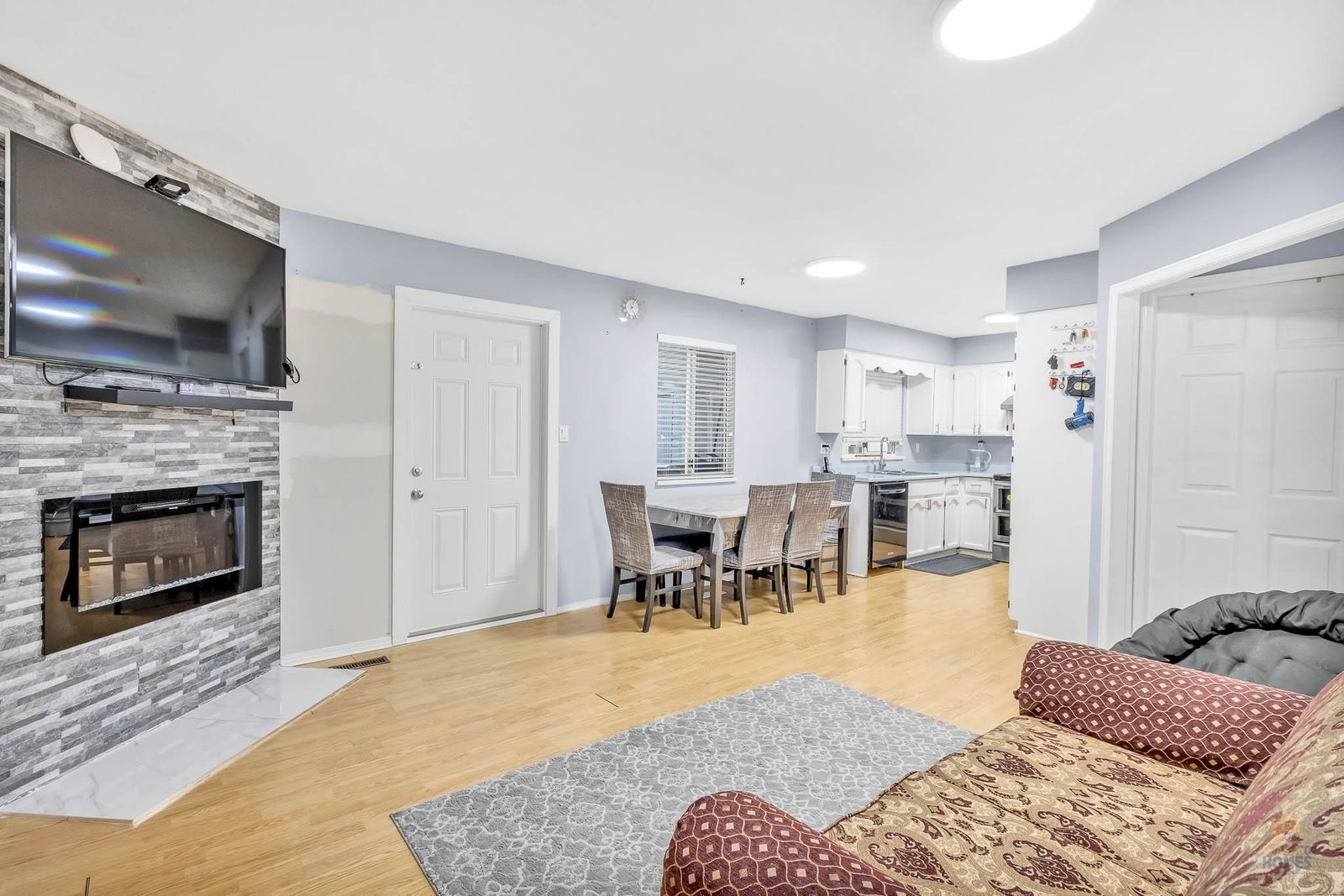 Listing Image 12