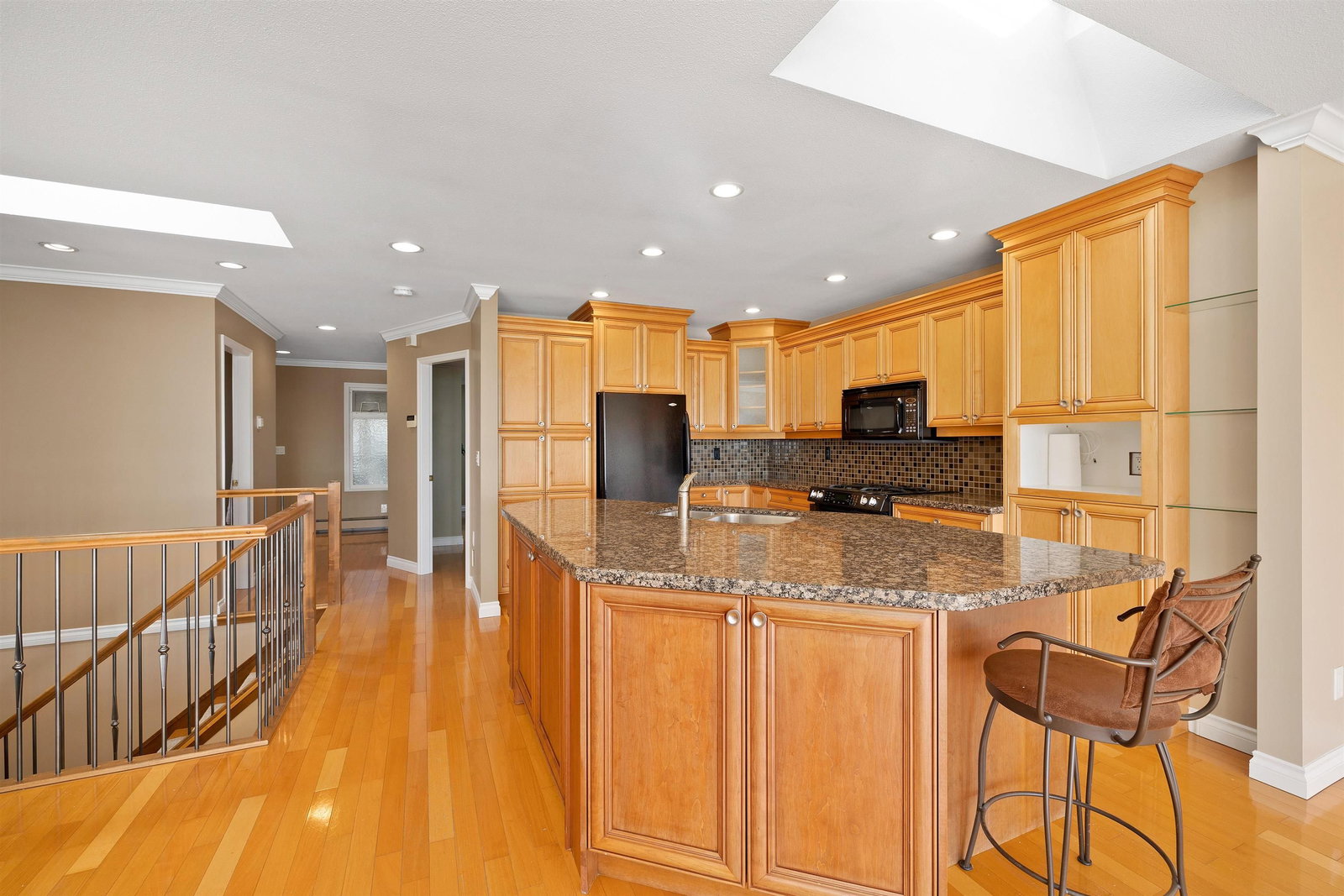 Listing Image 4