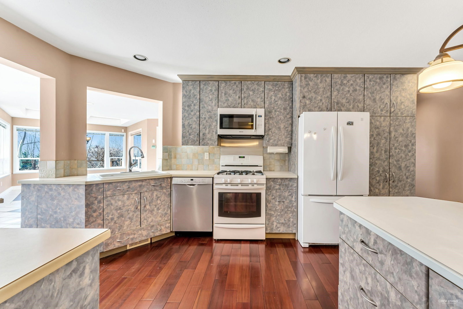 Listing Image 19