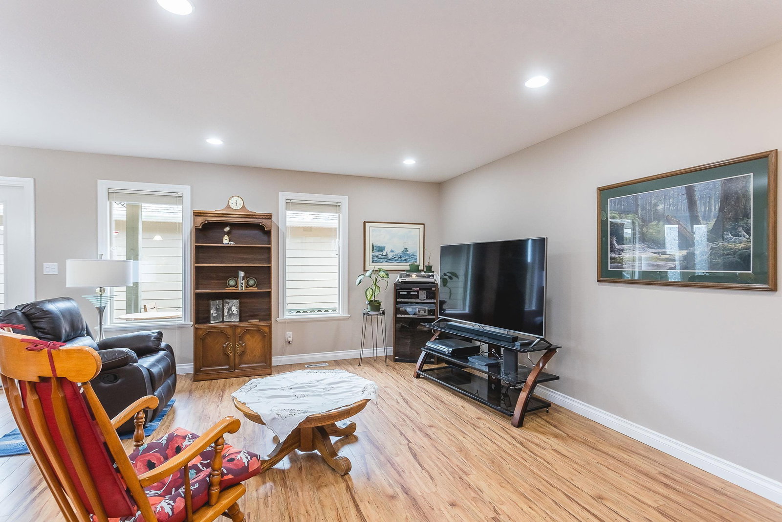 Listing Image 10