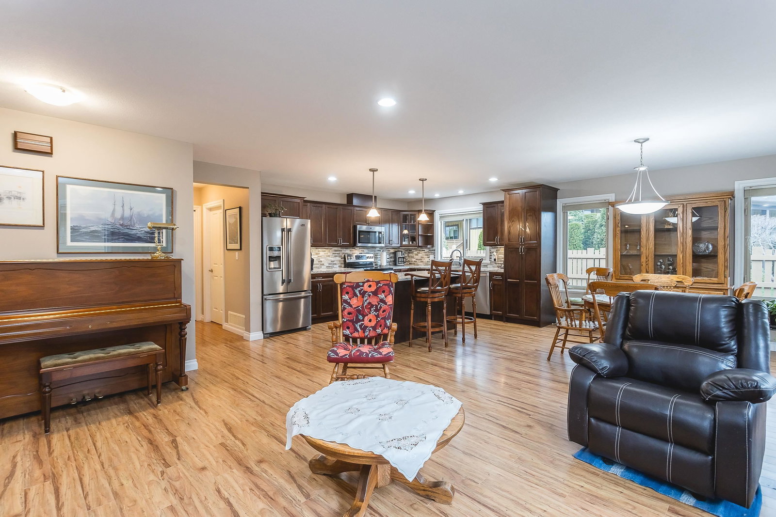 Listing Image 12