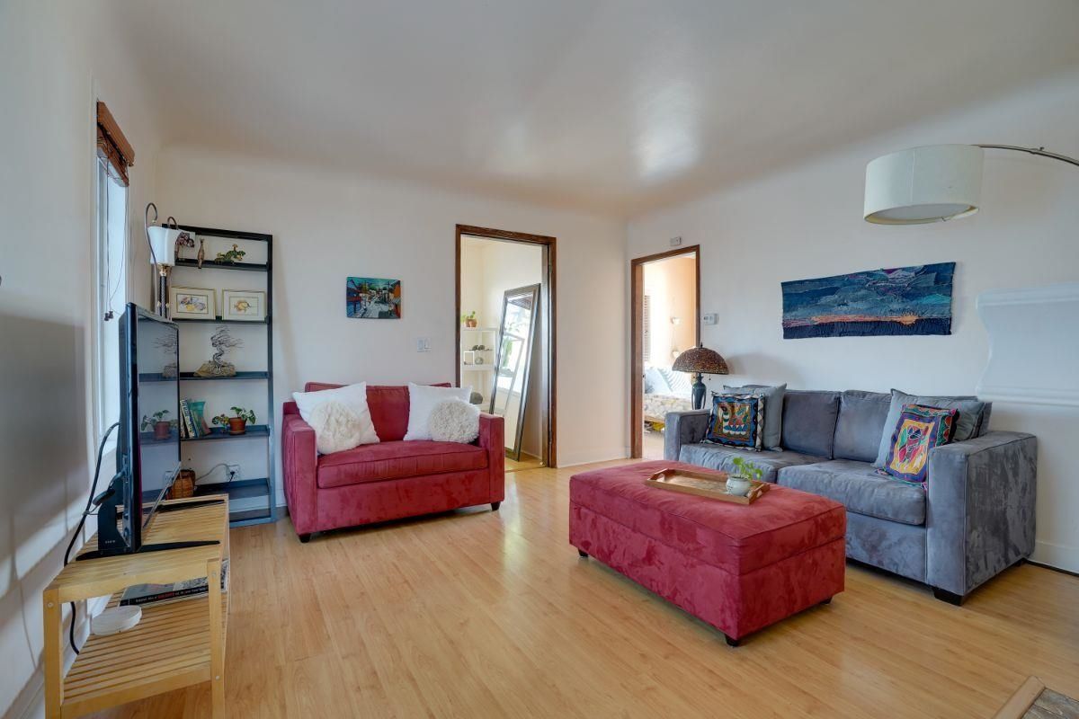 Listing Image 6