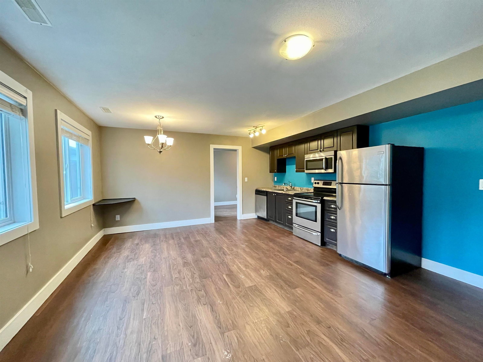 Listing Image 9