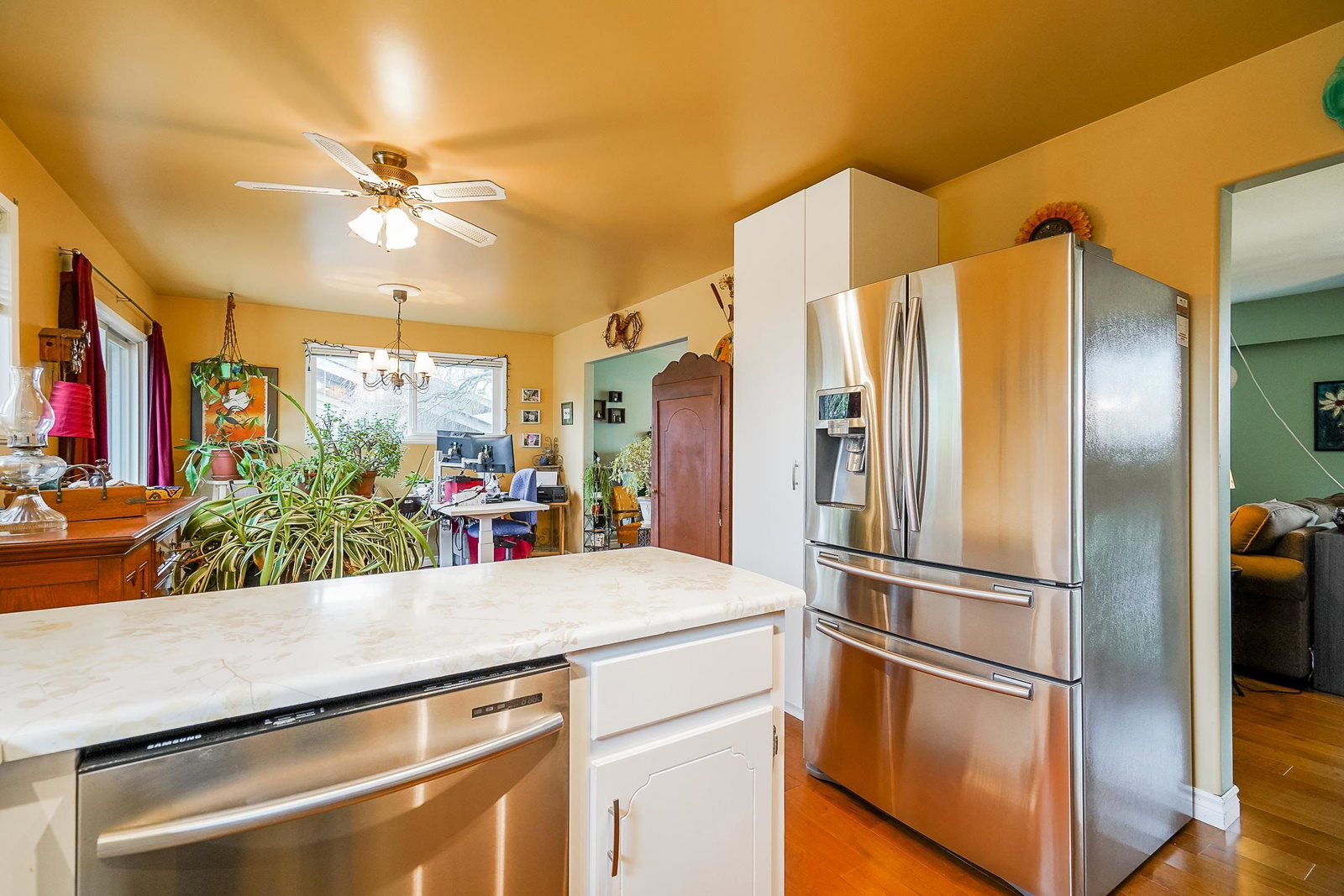 Listing Image 11