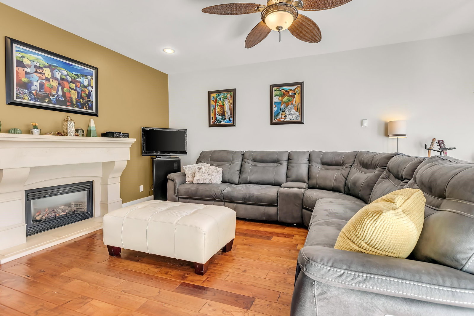 Listing Image 11