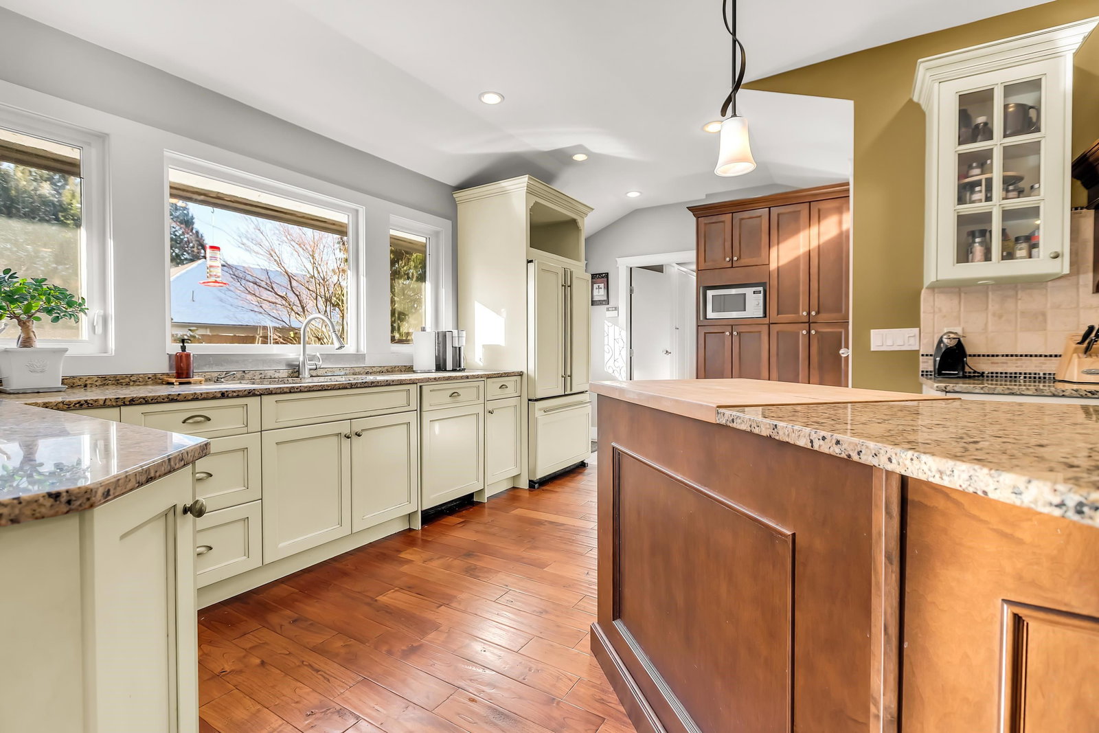 Listing Image 15