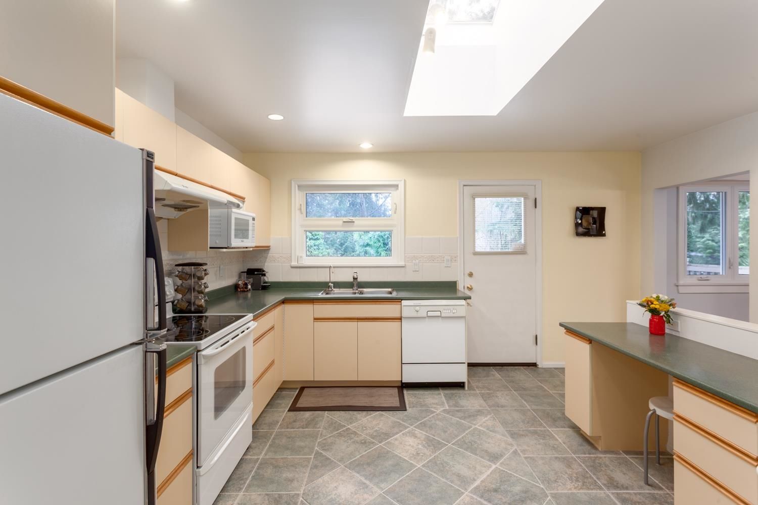 Listing Image 8